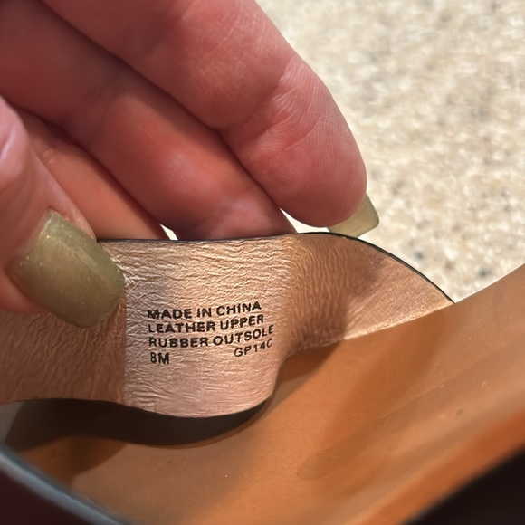 GUC Michael Kors Leather Platform Sandal - Size 8M - Picture 3 of 16